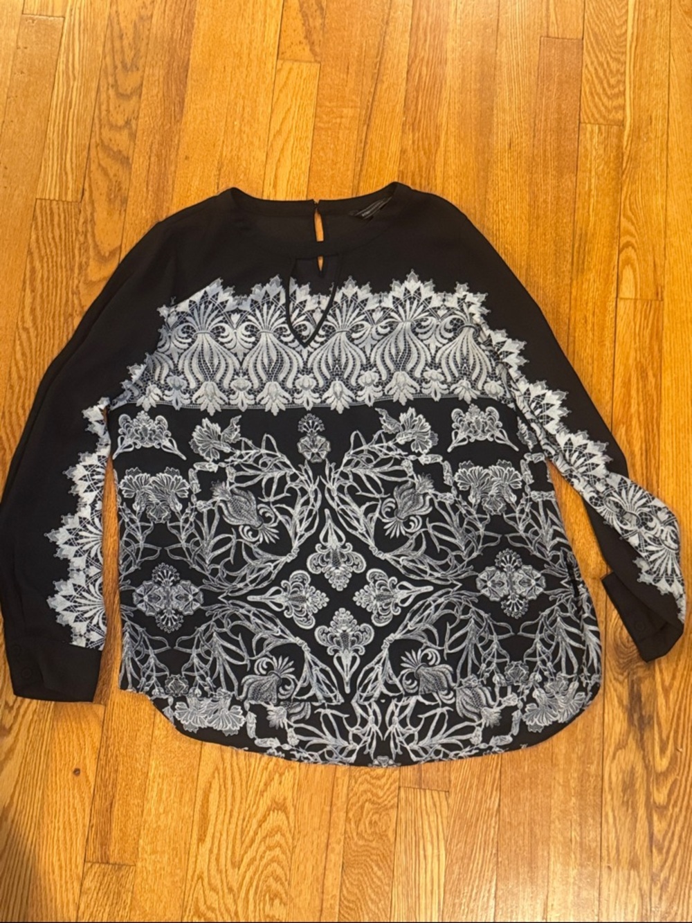BCBGMaxAzria Women’s Black Long-Sleeve Printed Blouse Medium